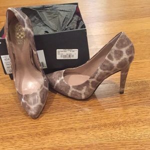 Vince Camuto high heel pumps size 6B